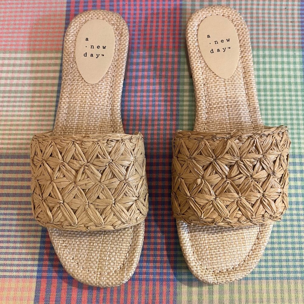 NEW Women's A New Day Woven Straw Slide Sandals - Natural Tan Flats - Size 6.5